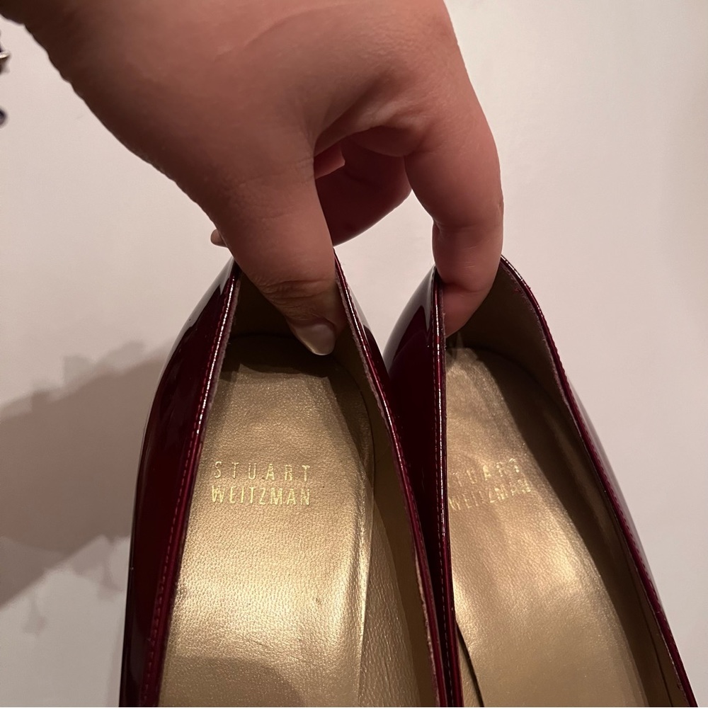 Stuart Weitzman - Bowgirl Burgundy Red Patent Leather Heels - 8.5 - Picture 6 of 7